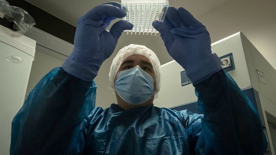 Detectives de ADNEl Laboratorio de Huellas Genéticas que tiene la provincia de Mendoza, fué clave para resolver los últimos femicidios que se produjeron en la provincia. El laboratorio una el sistema CODIS que es el mismo que usa el FBI Foto: Ignacio Blanco / Los Andes