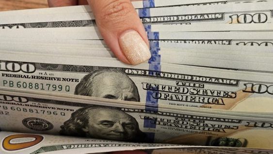 Nueva mnedida del Gobierno obliga a directivos de entidades financieras a firmar una declaración jurada para la compra de divisas.&nbsp;
