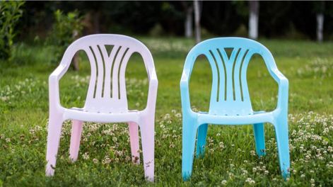 Cada idea intenta darle un uso original a las sillas viejas dentro y fuera de casa.