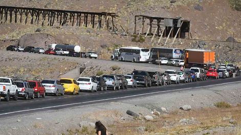 Los Andes | Durante los últimos cuatro días, un total de 12.970 argentinos han cruzado hacia Chile utilizando el principal paso internacinal mendocino. / Foto: José Gutierrez / Los Andes