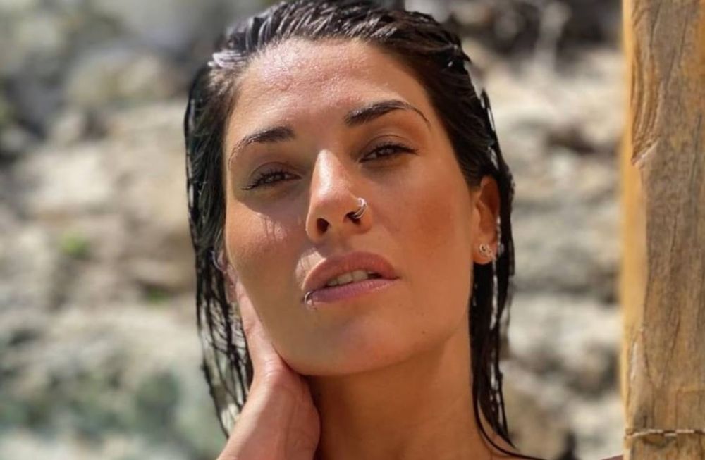 Ivana Nadal reveló su producción para Playboy: microbikini mojada desde la playa