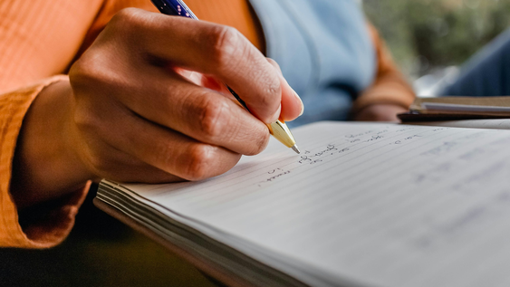 como escriben la letra h las personas mas inteligentes, segun la grafologia