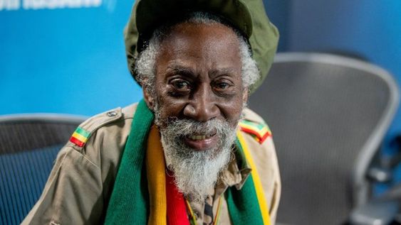 Bunny Wailer murió ayer y cierra con él la historia grande del reggae que inició junto a Bob Marley y Peter Tosh.
