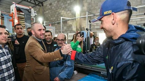 Los Andes | El ministro de Economía, Martín Guzmán, y su par de Desarrollo Social, Juan Zabaleta, realizaron el martes una visita a la Federación Unión Nacional de Cooperativas Argentinas de Trabajo (FUNCAT), ubicada en el partido bonaerense de Almirante Brown.