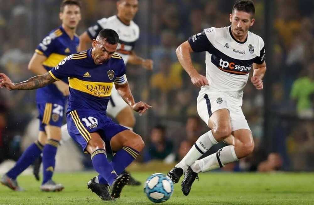 Carlos Tévez anunció que seguira en Boca y también dejó en claro que no le gustaron las voces de Bermúdez y Cascini. El Apache exige respeto. / LOS ANDES.