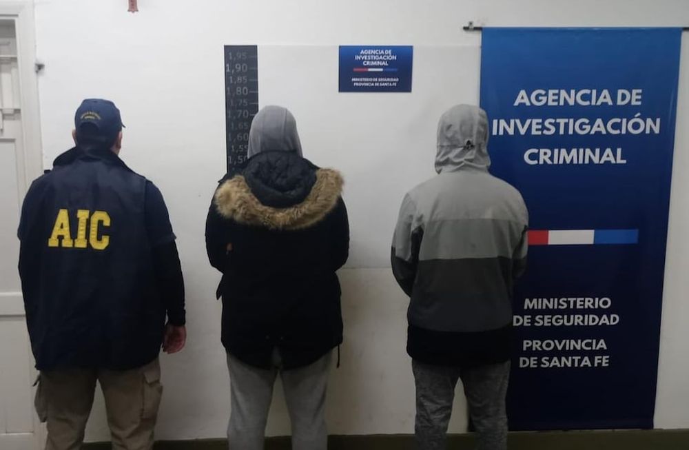 Se trata de dos jóvenes de 26 y 27 años oriundos de Funes y Roldán. Ambos están detenidos por la golpiza a Tiziano Gravier, el hijo de Valeria Mazza.
