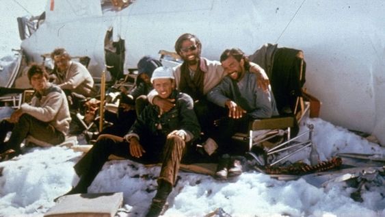 Tragedia de Los Andes. 50 años después de que un avión se estrello en la cordillera de Los Andes mientras llevaba a Chile a un  equipo de rugby uruguayo