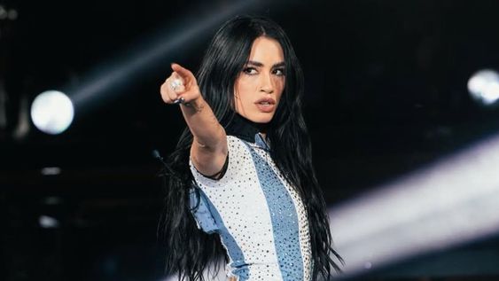 lali esposito le respondio a manuel adorni luego del escandalo por el viaje en el avion presidencial lali esposito le respondio a manuel adorni luego del escandalo por el viaje en el avion presidencial