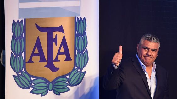 Claudio Chiqui Tapia, presidente de la AFA. Sólo existe un calendario para la vuelta del fútbol, pero no hay fecha confirmada. / LOS ANDES.