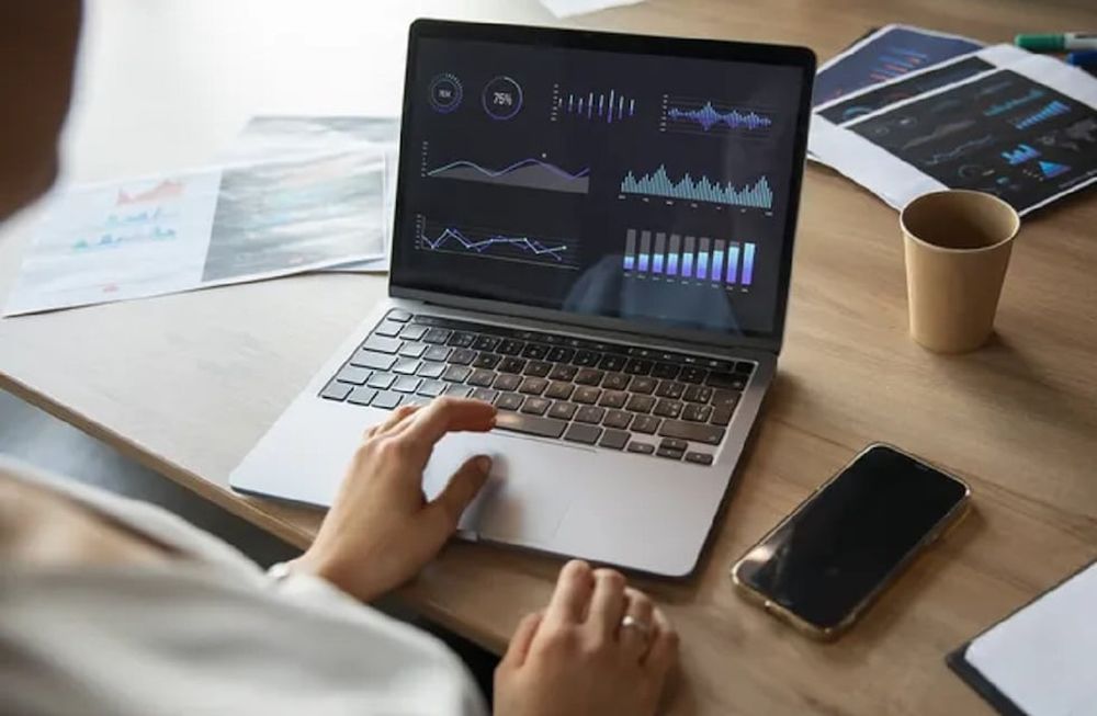 Los especialistas en economía y finanzas recomiendan estar atentos y hasta combinaciones de las dos herramientas más utilizadas de ahorro como son los dólares y los plazos fijos. Imagen ilustrativa / Web