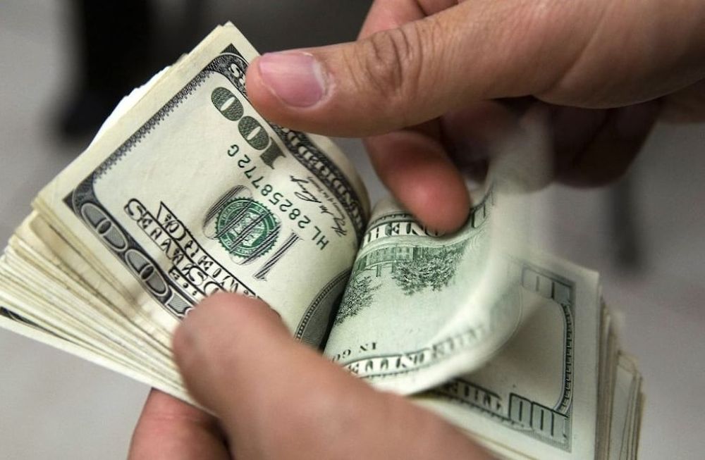 El dólar cerró a $59,55 y en la semana avanzó 47 centavos