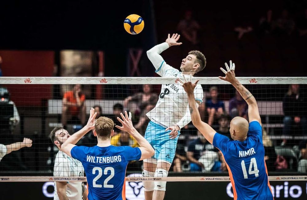 Agustín Loser está jugando su quinta temporada como titular en la Selección Argentina de voleibol. Frente a Países Bajos fue una de las figuras del equipo nacional, en el cierre del primer weekend de la VNL.