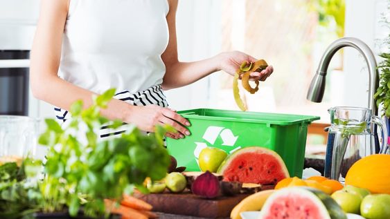 Podemos encontrar fósforo y potasio en las cáscaras coloridas de frutos como las bananas, manzanas, diferente tipo de cítricos y peras. Foto: 123RF.