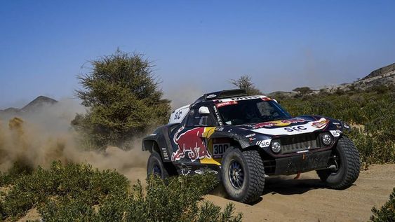 Carlos Sainz es el primer líder de la categoría autos en el Dakar 2021