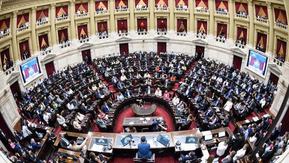 El oficialismo acelera la discusión del DNU sobre el acuerdo con el FMI y cita para mañana a la bicameral del Congreso. Imagen de archivo.