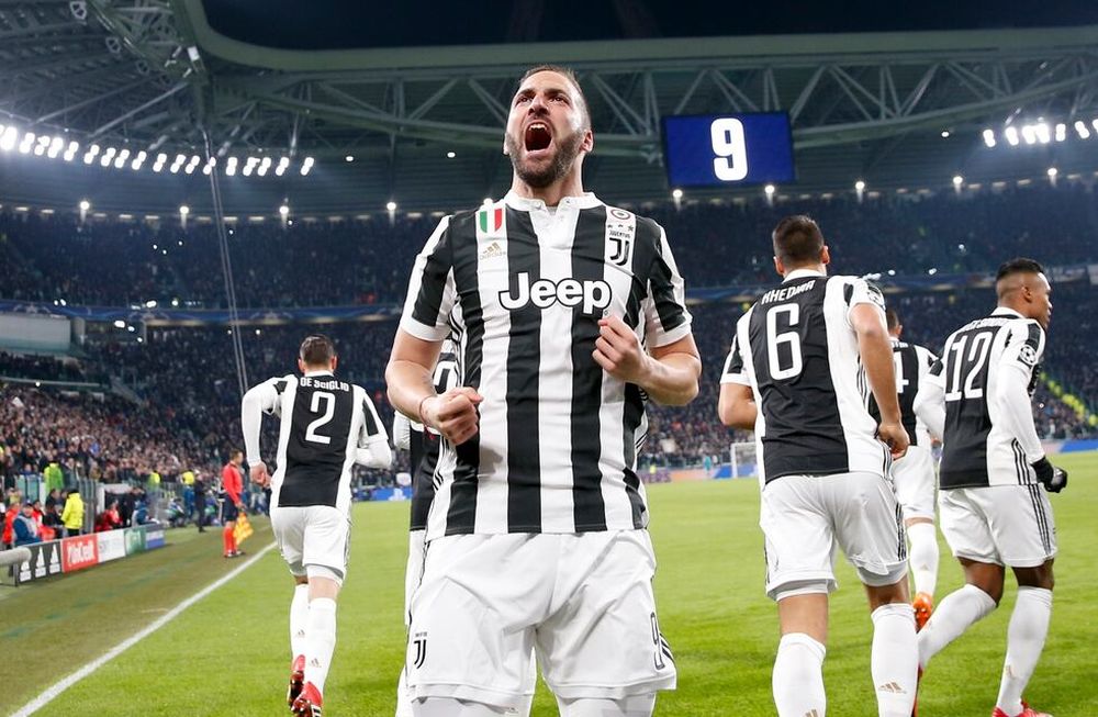 El Pipita Higuaín con un pie y medio en el Milan