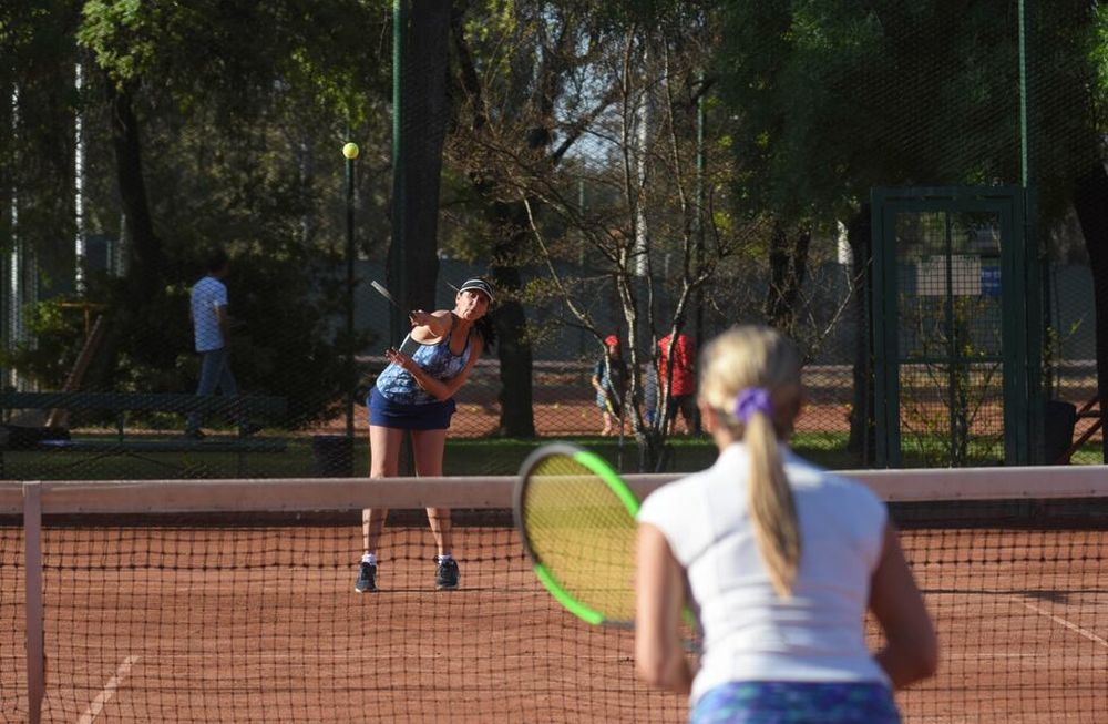 Vuelven las actividades deportivas de tenis y paddle después de meses sin actividad por la cuarentena.