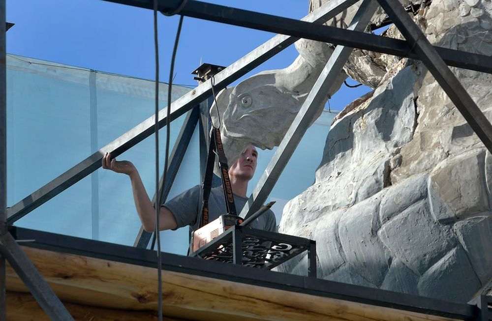 Monumento al Cóndor. Continúan los trabajos de restauración en el monumento ubicado en el Acceso Sur y Acceso Este de GuaymallénFoto: Orlando Pelichotti