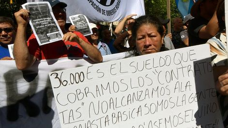 Marcha de los contratistas y trabajadores vitivinícolas autoconvocados en el Kilómetro de Cero de Mendoza. Foto: Orlando Pelichotti