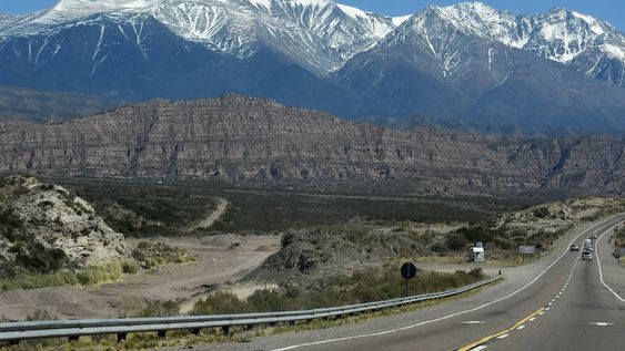 Dos jóvenes andinistas desaparecieron en 1996 cuando intentaban hacer cumbre en el cerro El Plata por una de las paredes más agrestes. Este fin de semana fueron hallados dos cuerpos en el lugar y, se cree, que son ellos.