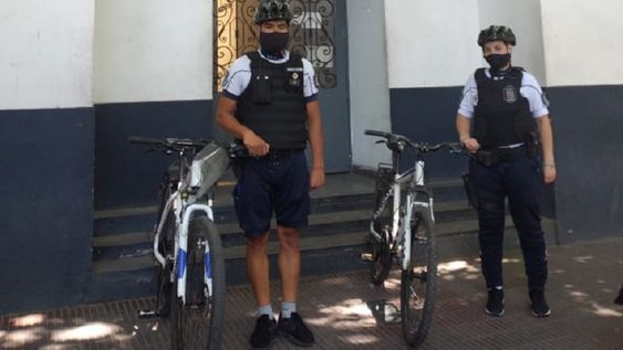 El oficial subayudante Sandro Herbas y la auxiliar Karina Guirardelli se convirtieron en héroes. Foto: Prensa Ministerio de Seguridad