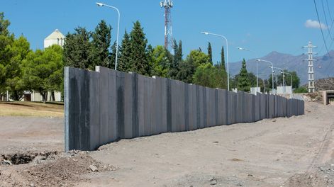 La UNCuyo le respondió a Ciudad y dijo que completará la documentación para reanudar la construcción del muro