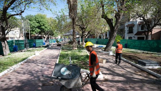 La Ciudad pone en valor la plazoleta Juan G. Godoy de la Quinta Sección