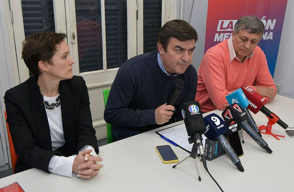 Caso agresión a secretaria de Gobierno de la Municipalidad de Las Heras, Janina OrtizOmar De Marchi, Daniel Orozco y la Abogada de Janina Ortíz, Elena Quinteros.foto:  Orlando Pelichotti