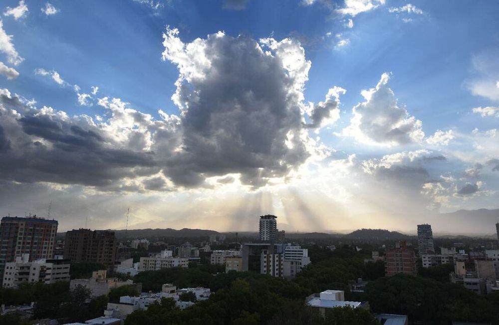 El pronóstico del tiempo para este jueves: caluroso e inestable