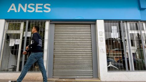 La reestructuración del calendario de pagos de ANSES garantiza que todos los beneficiarios reciban sus pagos en tiempo y forma. / Foto Archivo Los Andes