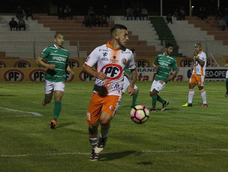 Iván Sandoval excampeón con Cobresal, ahora trabaja en recolección de basura en Chile.