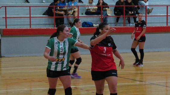 En la Liga de Handball se midieron los septetos de Un Cuyo y Municipalidad de Maipu y en ambas ramas la victoria fue para los rojos.