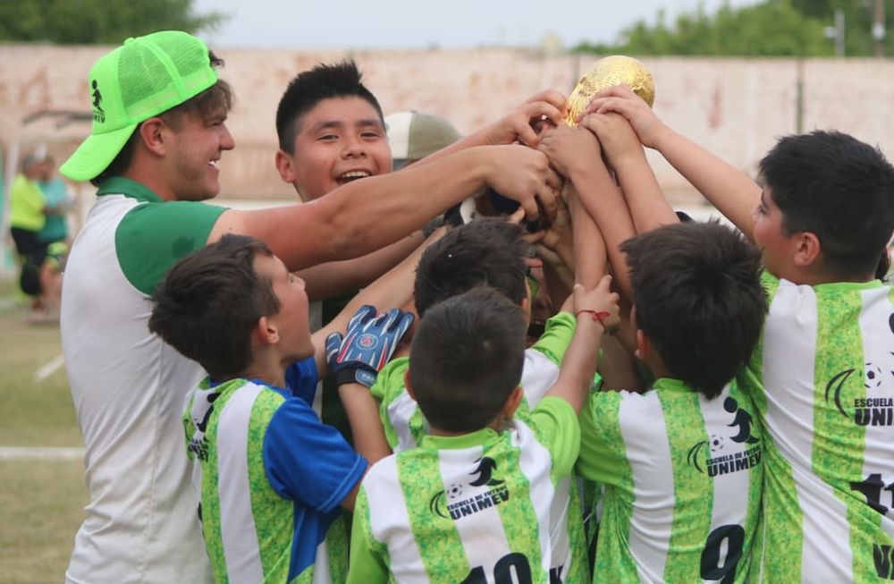 Efecto Scaloneta: récord de alumnos en las escuelas de fútbol y los sorprendentes “mini” Dibu Martínez. Foto: Gentileza Liga Futuros Cracks