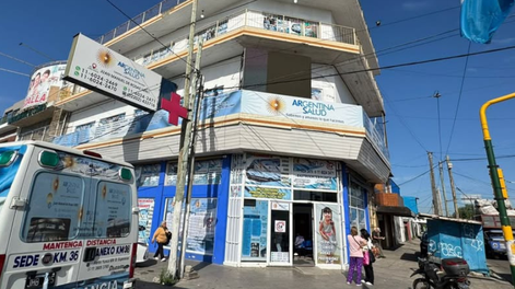 Allanaron una clínica clandestina donde operaba una red de falsos médicos: hay cinco detenidos Allanaron una clínica clandestina donde operaba una red de falsos médicos: hay cinco detenidos