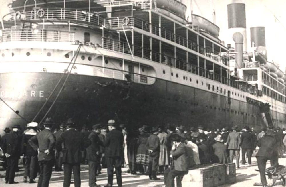El buscador también permite saber a qué puerto de las costas argentinas llegaron, qué ocupación tenían y desde qué lugar de Europa salieron. Foto: Archivo Cemla
