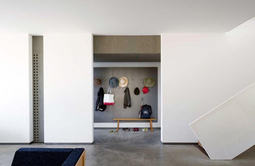 Superpuestas, empotradas y flotantes: ¿qué tipos de molduras existen?