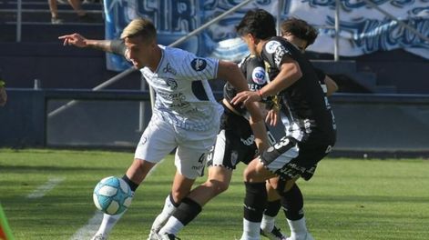 Independiente no pudo con el buen momento de Estudiantes de Buenos Aires y cayó claramente
