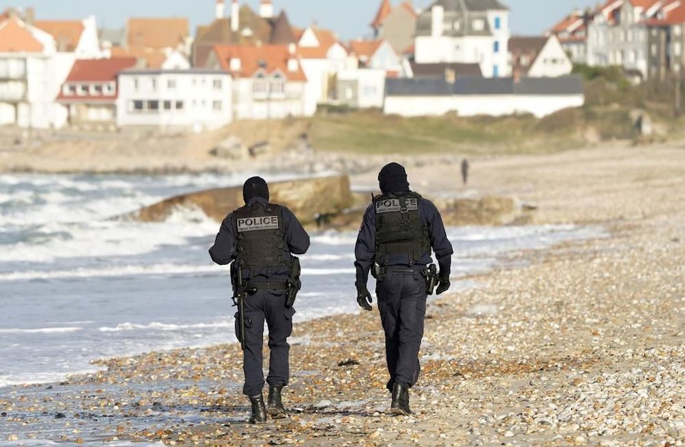 Un hombre de 76 años asesinó a otro de 46 por masturbarse en la playa nudista La Mama, en Francia.