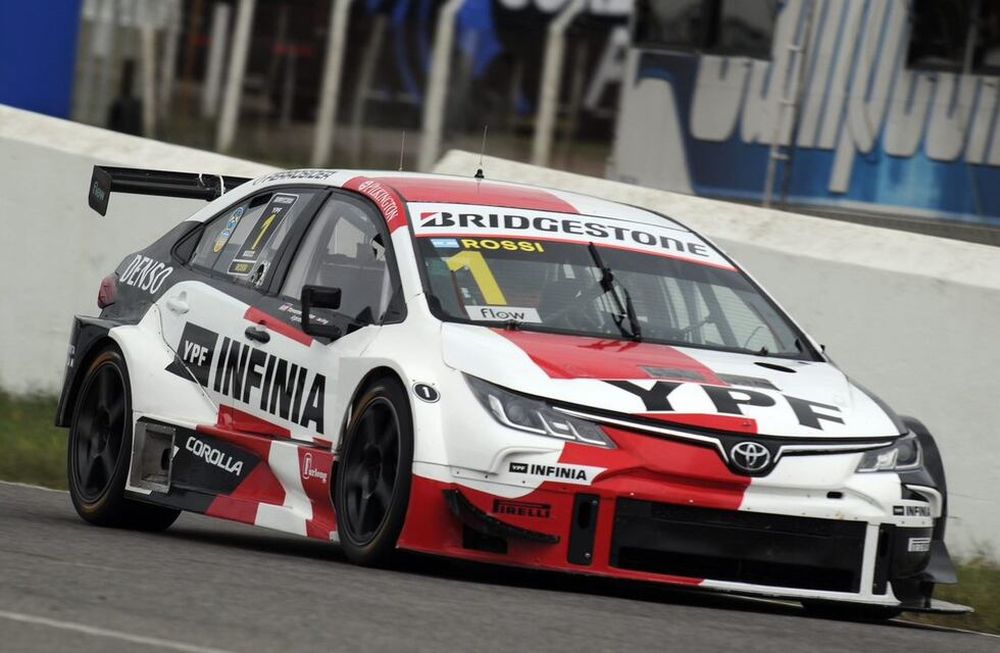 Rossi se llevó la victoria y Llaver fue tercero