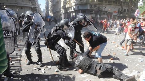 Dios no es argentino - Por Luciana Sabina