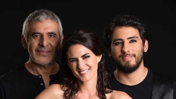 Riendas Libres es el grupo actual de Peteco Carabajal, junto a su sobrina Marina Ulrich y su hijo Homero. Brindarán su segundo concierto online, desde un teatro en Buenos Aires.