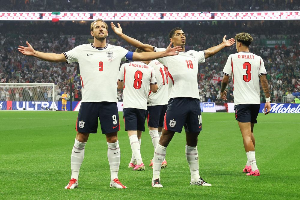 Harry Kane y Jude Bellingham de Inglaterra festejan el gol que finalmente les daría al conjunto inglés el pasaje a semifinales, tras su triunfo frente a Noruega por 2 a 1.&nbsp; &nbsp;