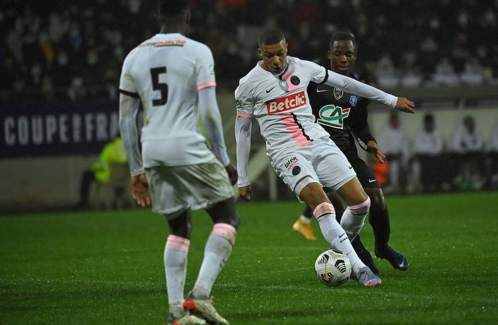 Con un triplete de Mbappé los parisinos golearon a un equipo de la cuarta categoría.
