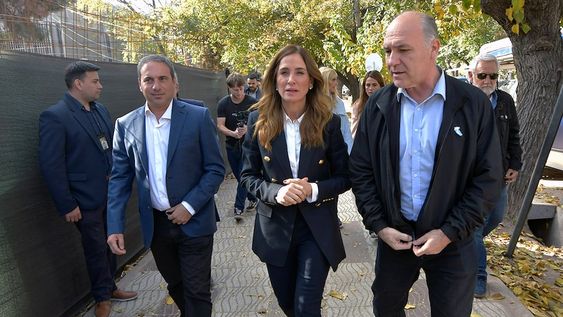 Ministra de Desarrollo Social de la Nación, Victoria Tolosa Paz, anunció línea de crédito y subsidios para viñateros junto con la Corporación Vitivinícola Argentina (Coviar), cuyo presidente es Mario González , presidente del Instituto Nacional de Vitivinicultura (INV), Martín Hinojosa y a Guillermo Carmona como precandidato a gobernadorFoto: Orlando Pelichotti
