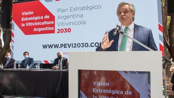 Fernández afirmó que “por ahí hay que pensar en producir vinos con baja graduación de alcohol, o sin alcohol. / Foto Maximiliano Ríos - Los Andes