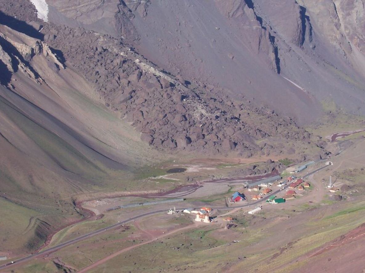 Colosal y antiguo derrumbe en la localidad de Las Cuevas considerado un patrimonio geomorfológico. Foto: Gentileza