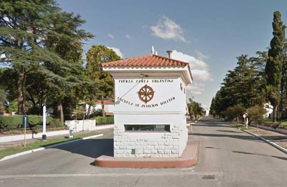Sede. En la avenida Fuerza Aérea se encuentra la Escuela de Aviación Militar donde se forman los cadetes del arma nacional. (Captura/©Google Street View).