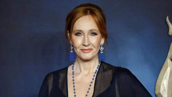 J.K. Rowling causó polémica en Reino Unido.