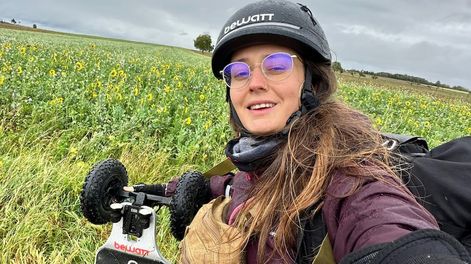 Evan, la mendocina que recorrió 3 países en skateboard durante un mes y marcó un nuevo récord mundial. Foto: Gentileza Evan González