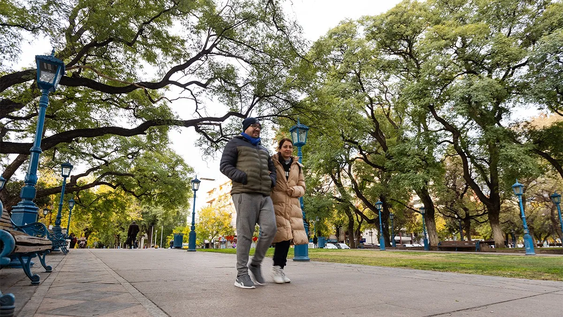 Mendoza con mínimas de hasta 0°C y cielo algo nublado.